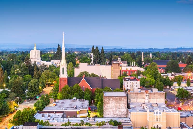 Salem, Oregon, USA downtown city skyline at dusk.